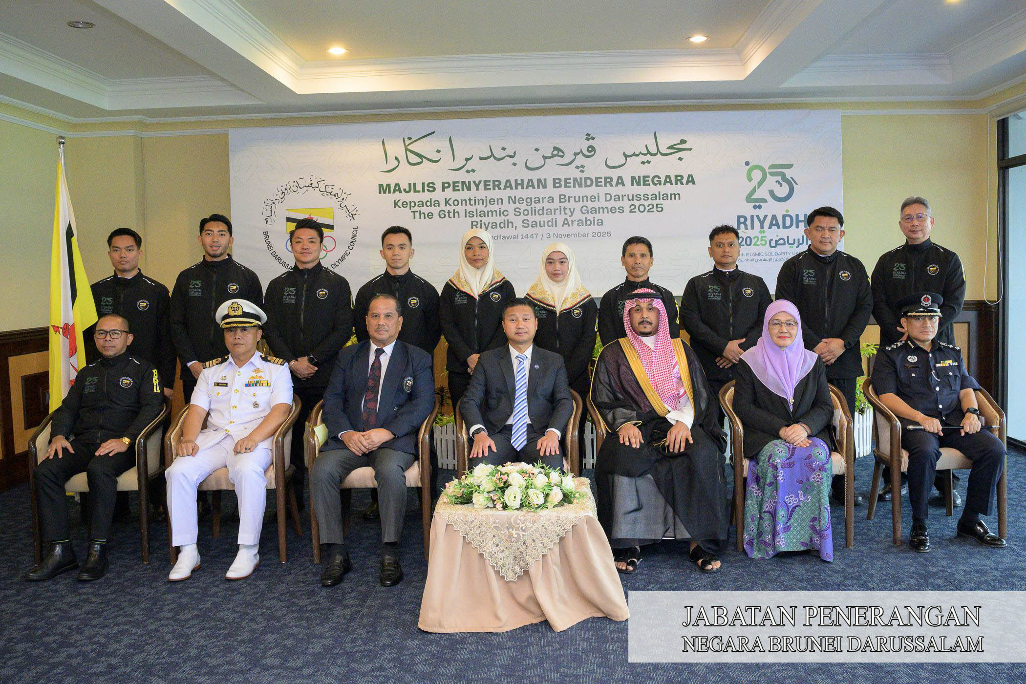 03112025_Penyerahan Bendera ISG_Infofoto (2).jpg