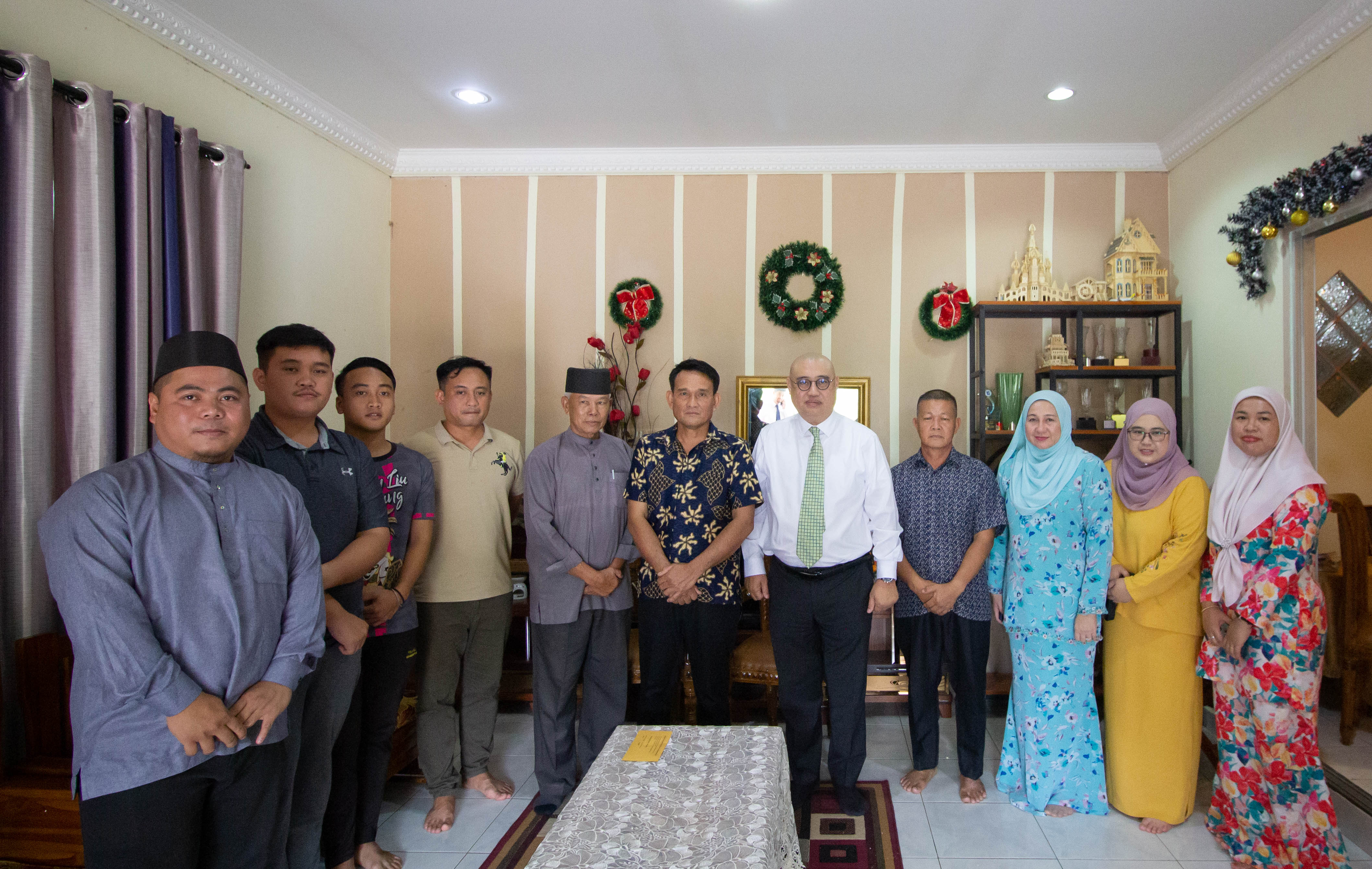 05022024_Penyerahan Bantuan Kewangan Temburong (3).jpg
