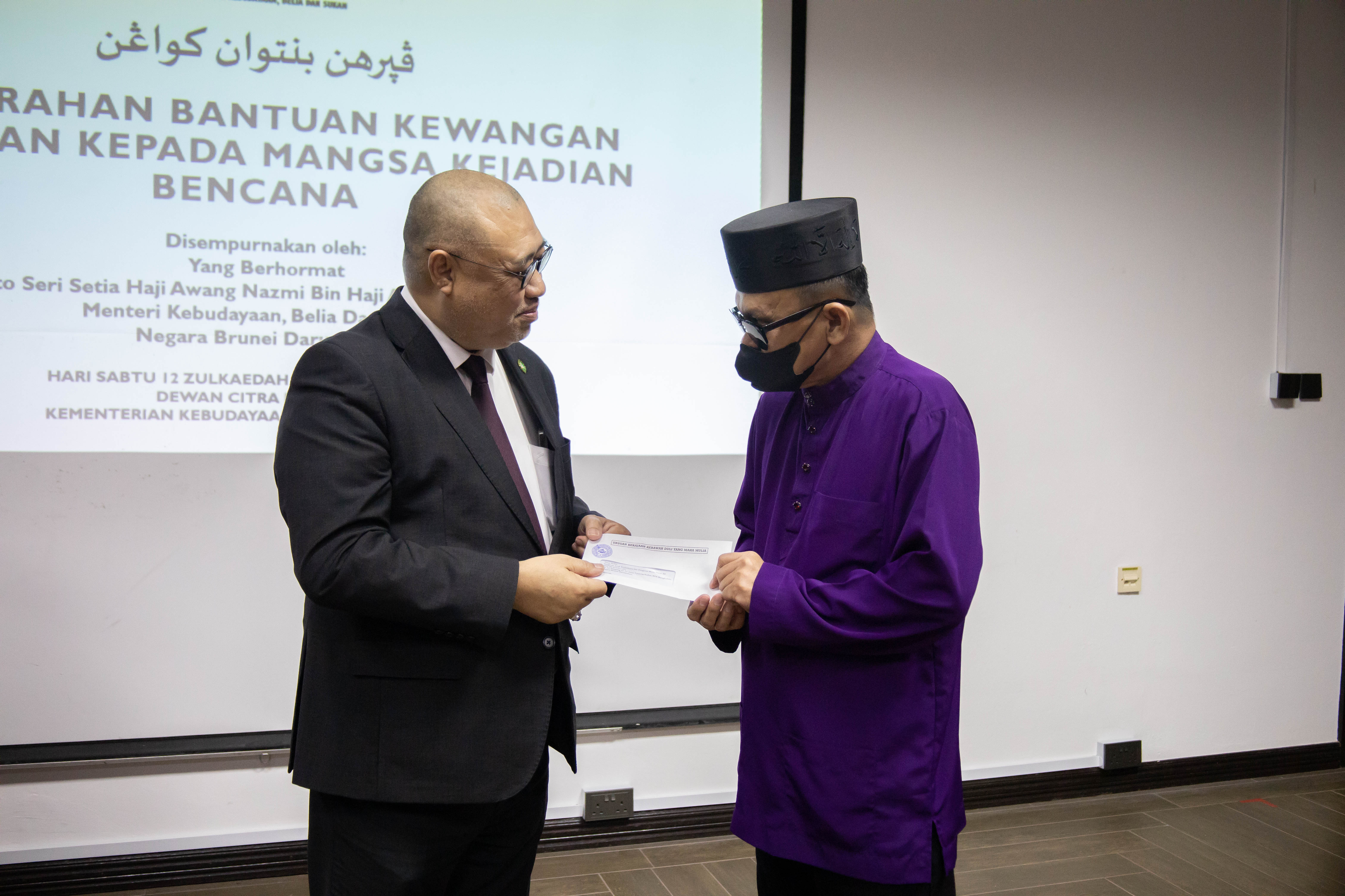 10052025_PENYERAHAN BANTUAN BENCANA (3).jpg