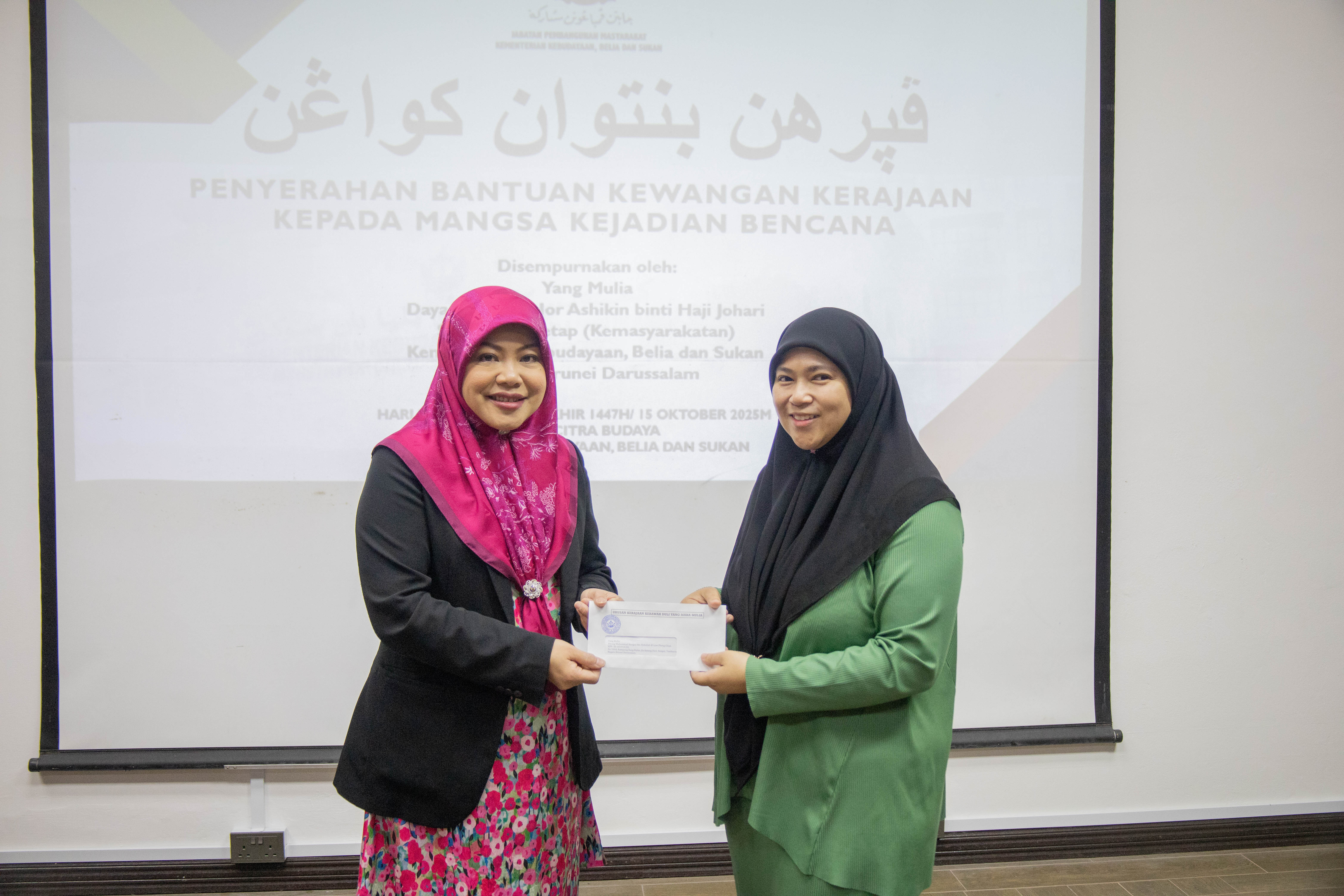 15102025_PENYERAHAN BANTUAN BENCANA (6).jpg