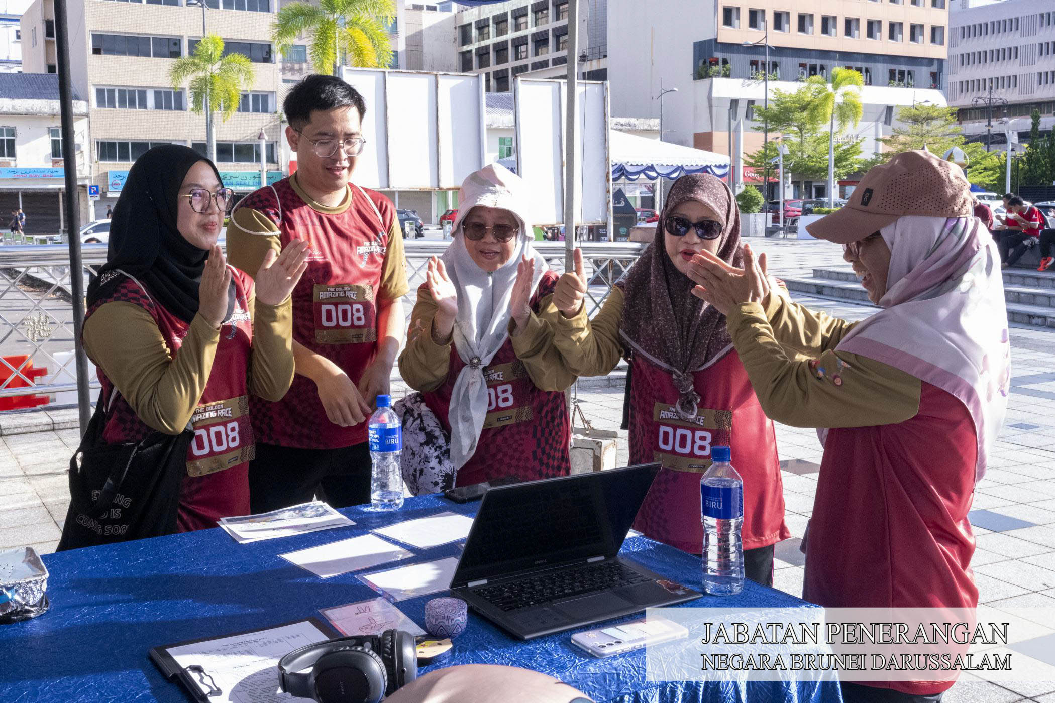 1910202025_Amazing Race_info (1).jpg