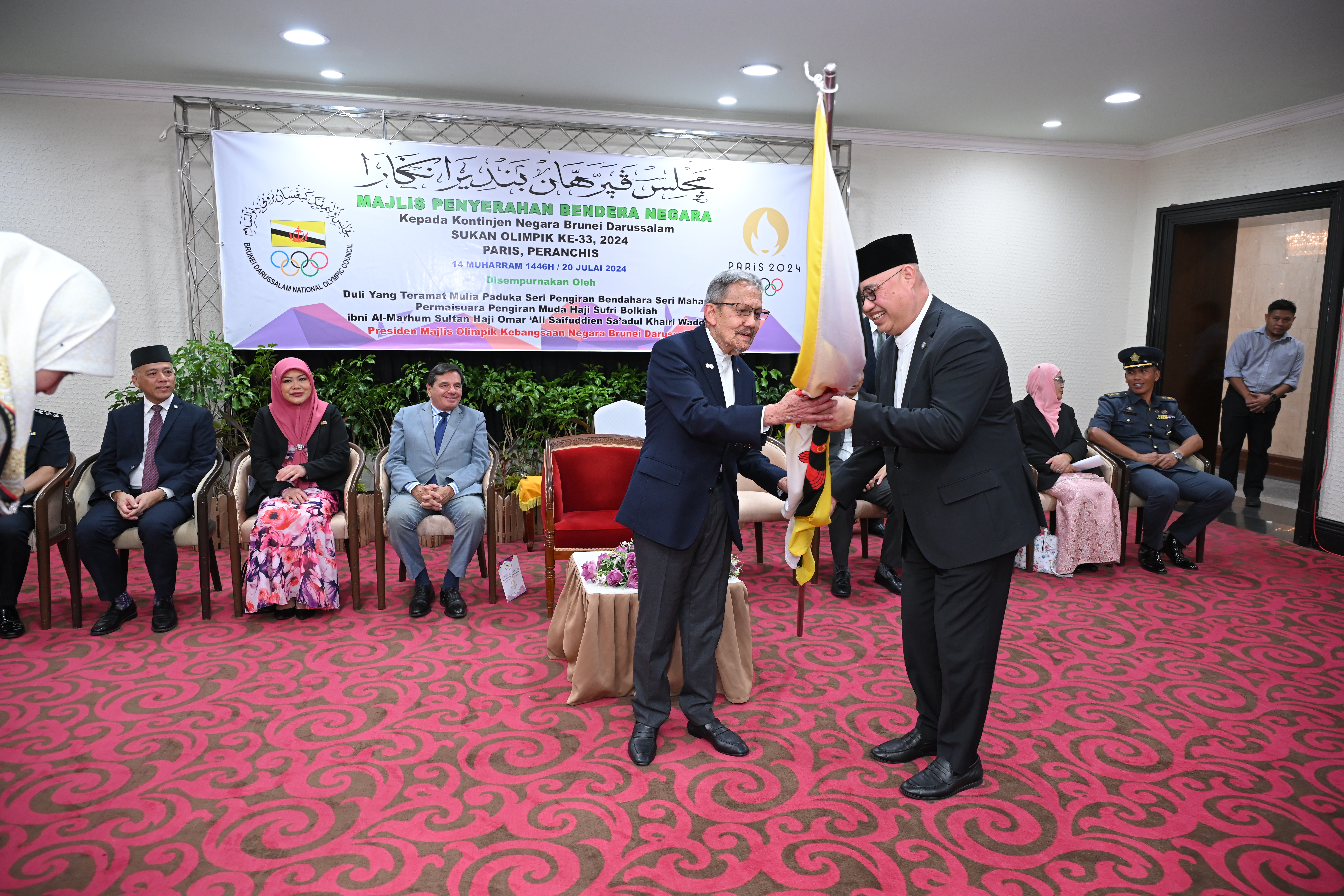 20072024_MAJLIS PENYERAHAN BENDERA SUKAN OLIMPIK KE-33 (11).JPG